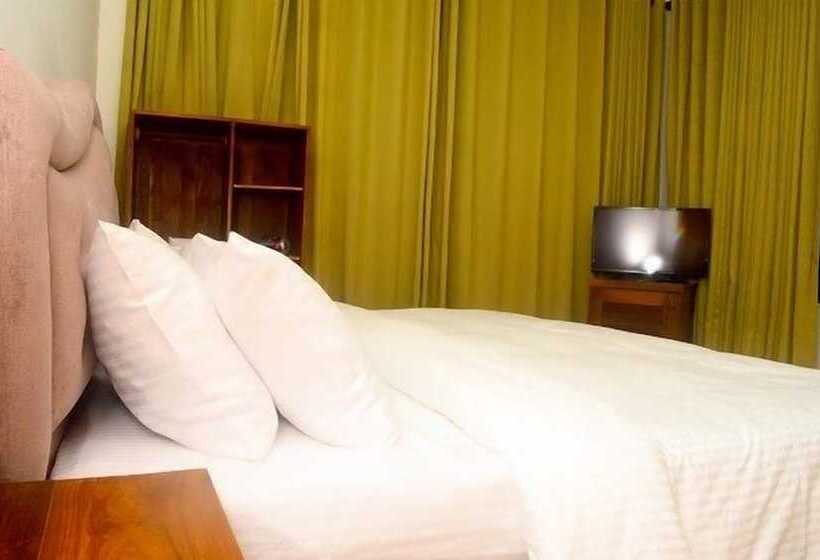 פנסיון Silver Dew