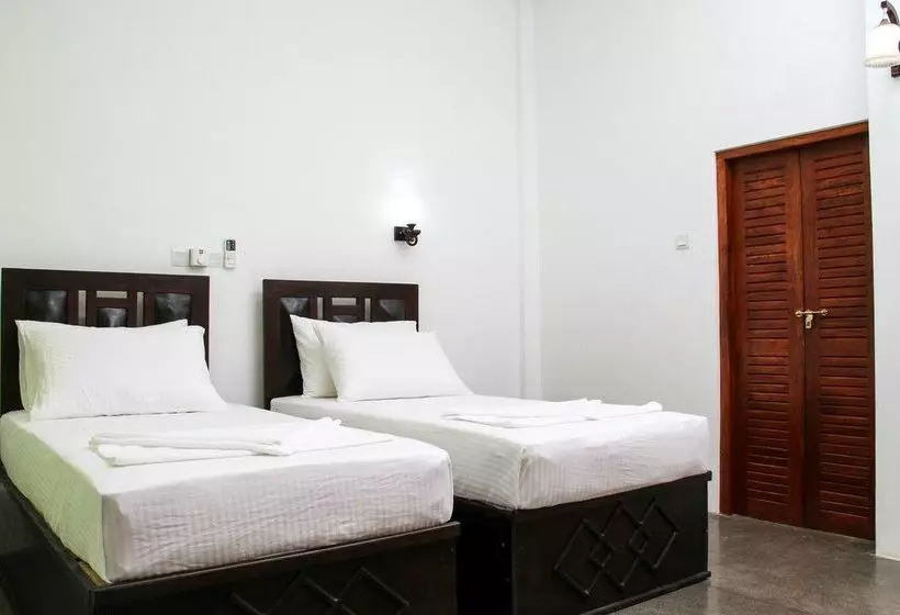 Majatalo Yala Way Hide Resort
