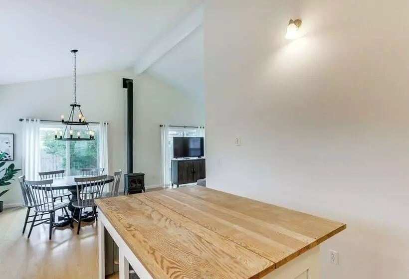 Airy Coastal Escape W/ Deck   Steps To Beach!