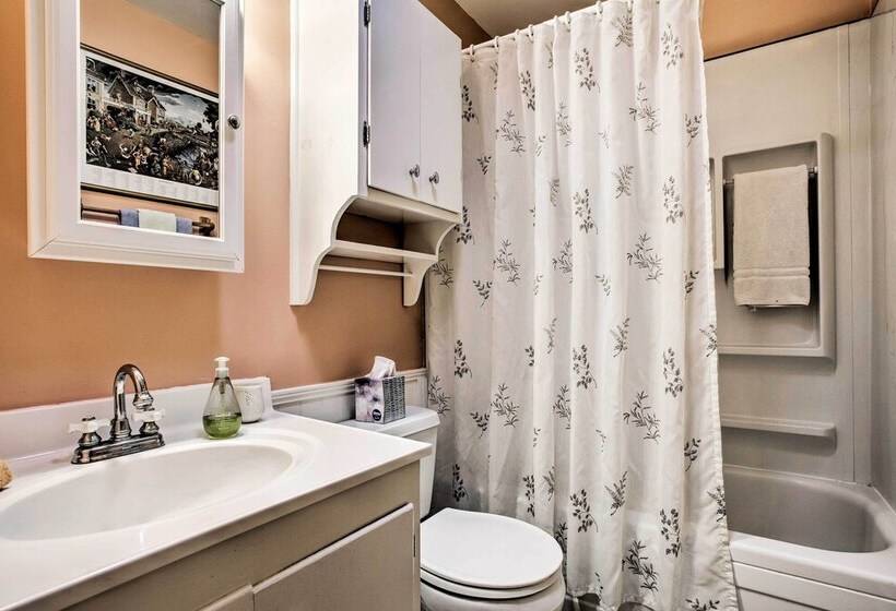 Asheville Area Cabin W/ Fire Pit & Forest Views