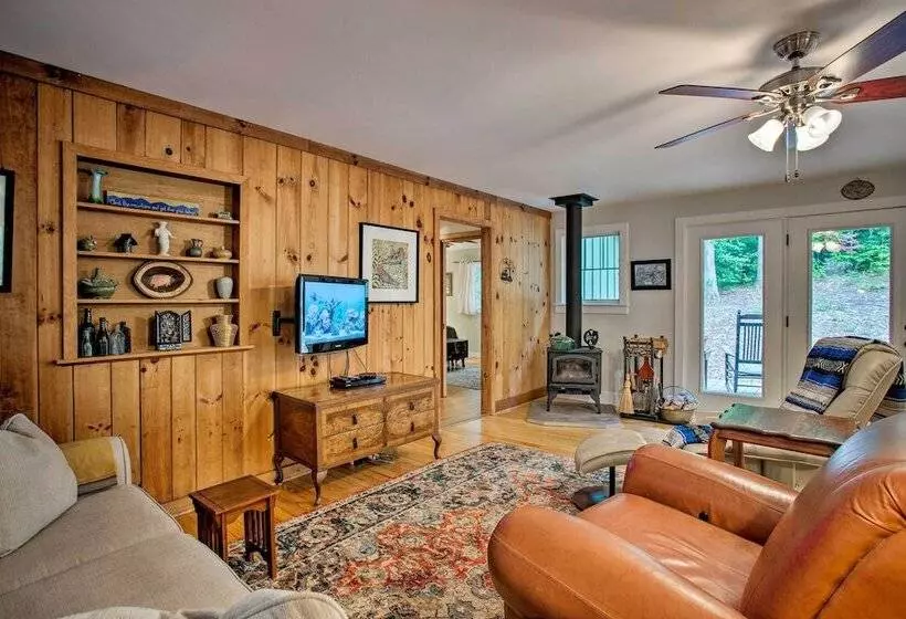 Asheville Area Cabin W/ Fire Pit & Forest Views
