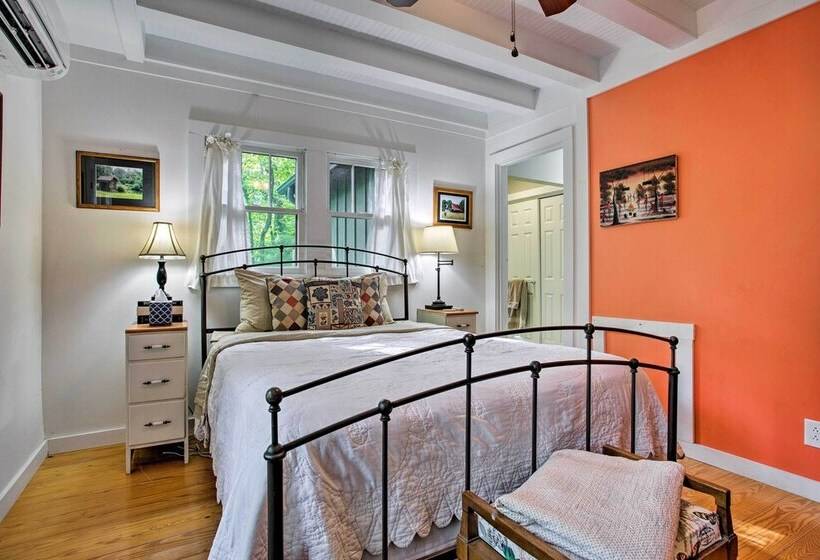 Asheville Area Cabin W/ Fire Pit & Forest Views