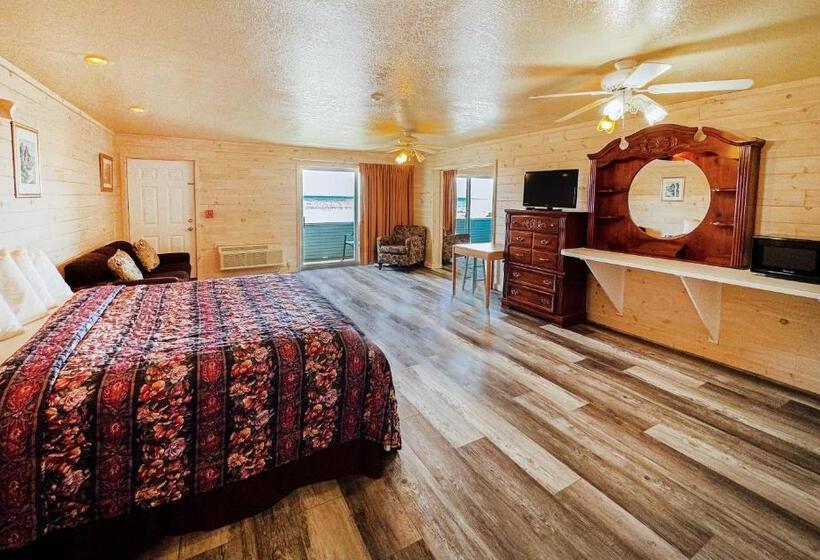 Blue Water Beachfront Hotel & Waterpark