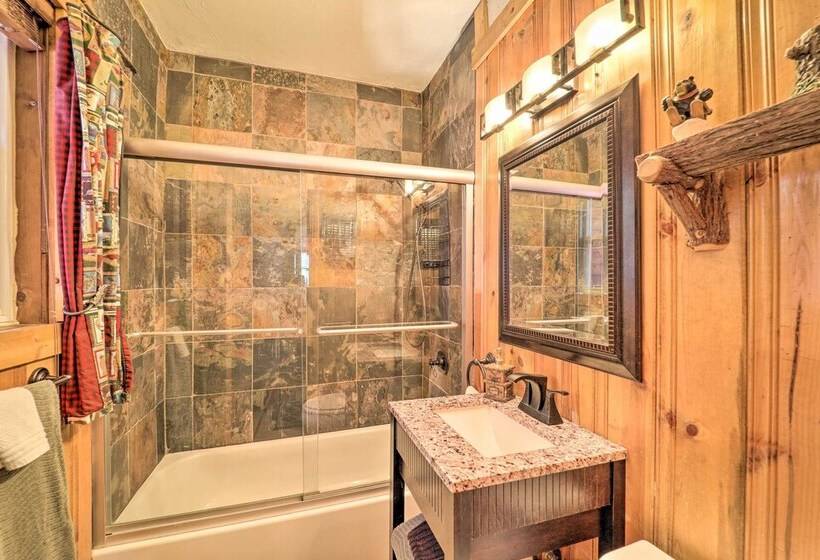 Cattail Creek Escape, 44 Mi To Mt Mitchell!