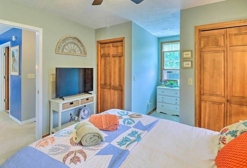 10 Acre Mountain Home Getaway W/ Fire Pit