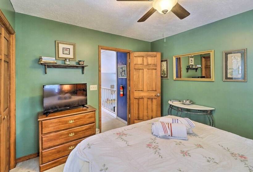 10 Acre Mountain Home Getaway W/ Fire Pit