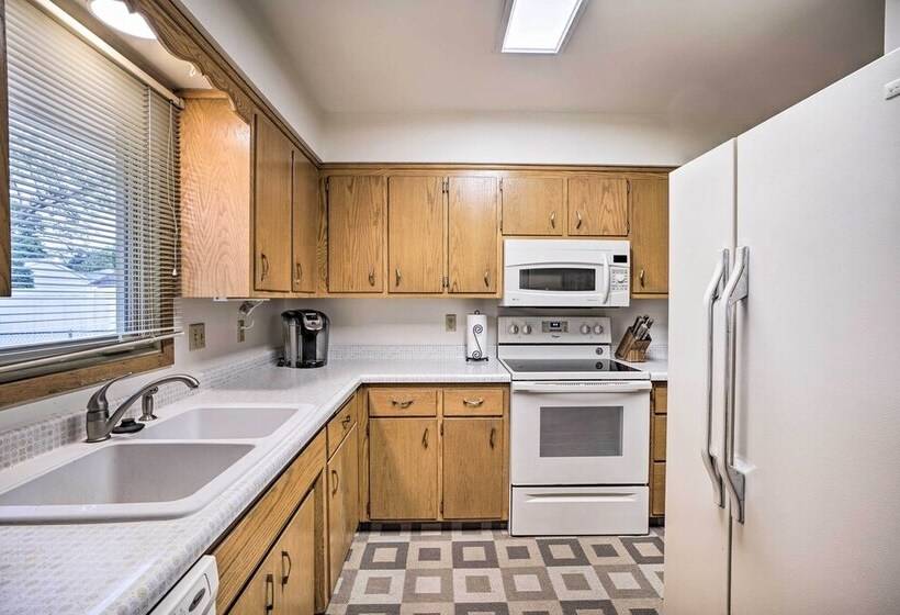 Charming Rochester Home   2 Mi To Mayo Clinic!