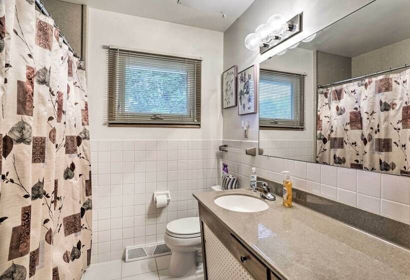 Charming Rochester Home   2 Mi To Mayo Clinic!