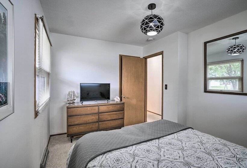 Charming Rochester Home   2 Mi To Mayo Clinic!