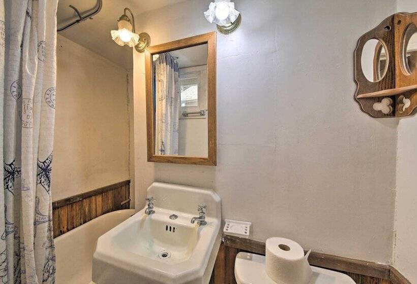 Cozy Cottage On Cat Cove W/ Wraparound Deck!