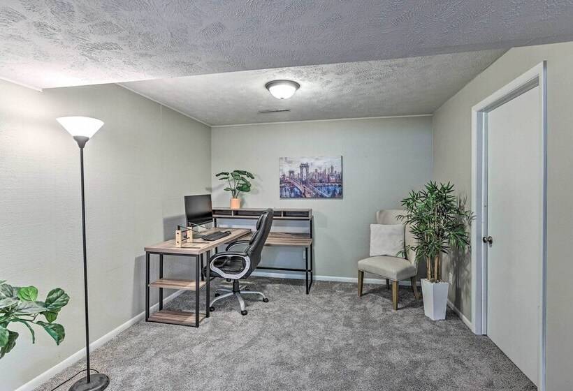 Cozy Omaha Home: Walk To Dining, Pets Welcome