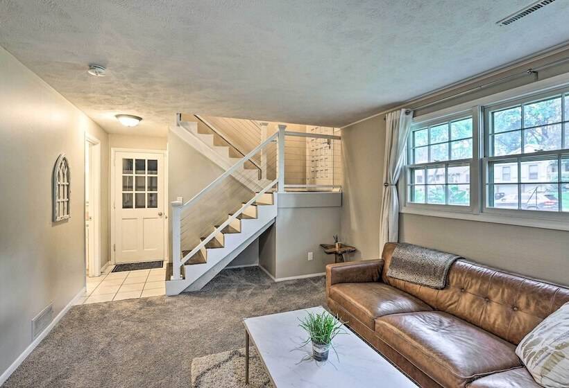 Cozy Omaha Home: Walk To Dining, Pets Welcome