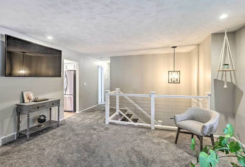 Cozy Omaha Home: Walk To Dining, Pets Welcome