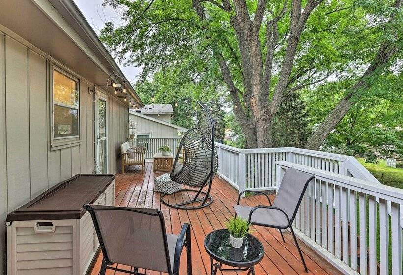 Cozy Omaha Home: Walk To Dining, Pets Welcome