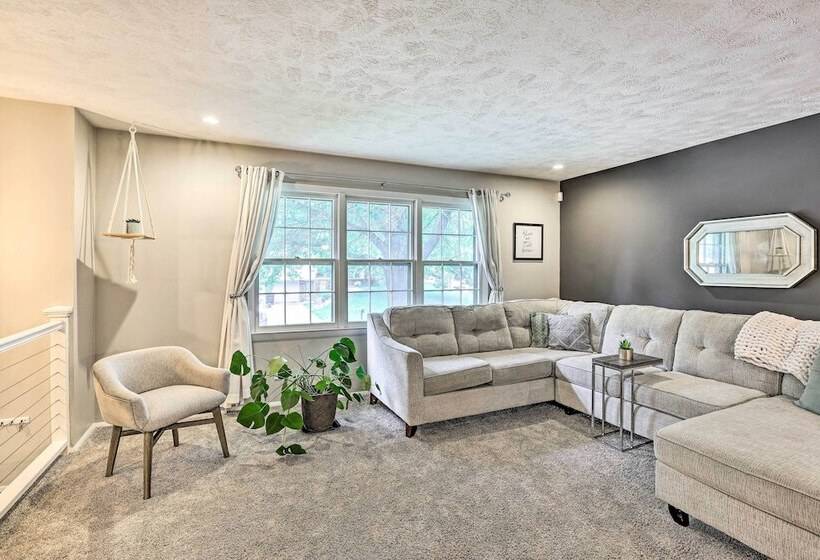 Cozy Omaha Home: Walk To Dining, Pets Welcome