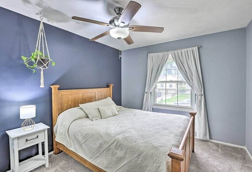 Cozy Omaha Home: Walk To Dining, Pets Welcome