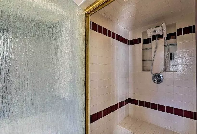 Downtown Bisbee Home W/ Unique Mountain Views