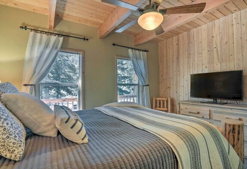 Duck Creek Village Cabin: Hike, Ski, & Bike!