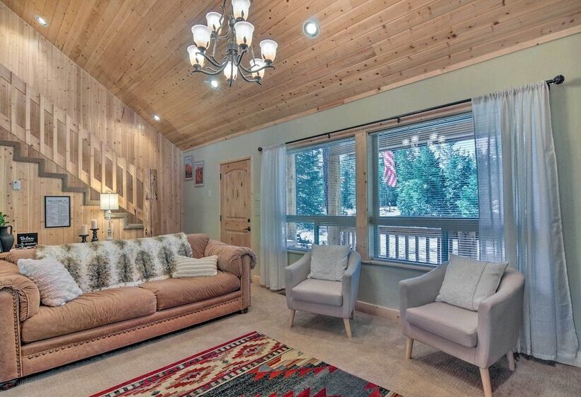 Duck Creek Village Cabin: Hike, Ski, & Bike!