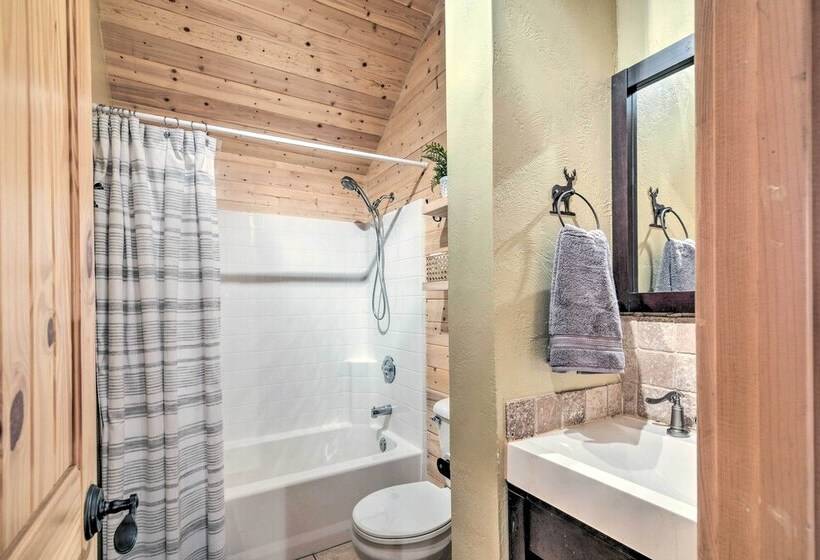 Duck Creek Village Cabin: Hike, Ski, & Bike!