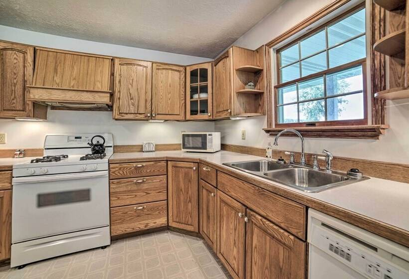 Family Friendly Retreat On Long Noble Lake!