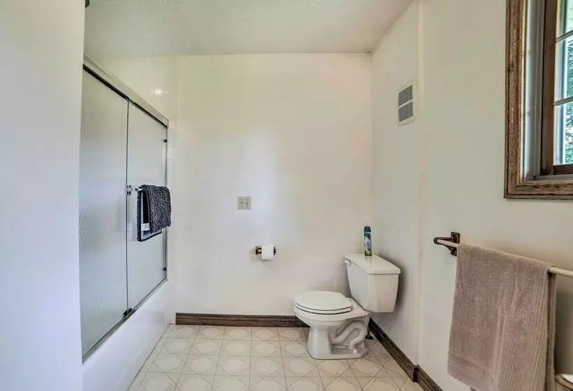 Family Friendly Retreat On Long Noble Lake!