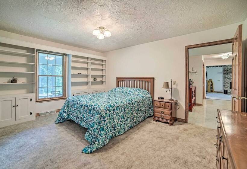 Family Friendly Retreat On Long Noble Lake!