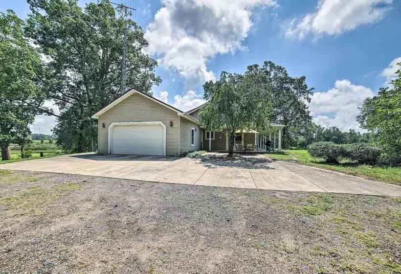 Family Friendly Retreat On Long Noble Lake!