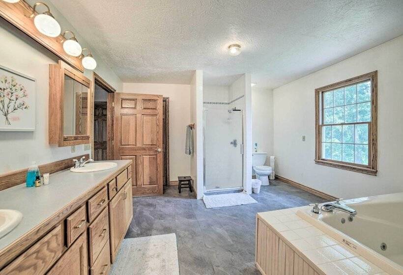 Family Friendly Retreat On Long Noble Lake!