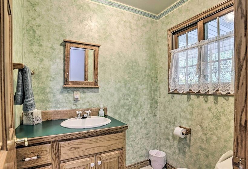 Family Friendly Retreat On Long Noble Lake!