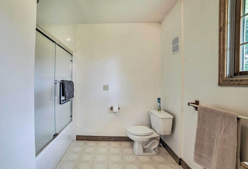 Family Friendly Retreat On Long Noble Lake!