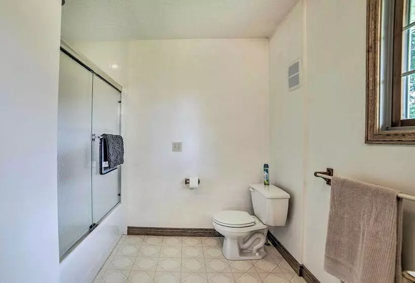 Family Friendly Retreat On Long Noble Lake!