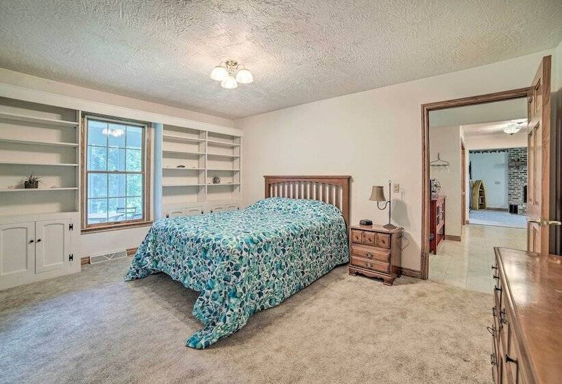 Family Friendly Retreat On Long Noble Lake!