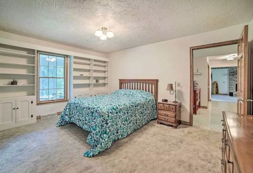 Family Friendly Retreat On Long Noble Lake!