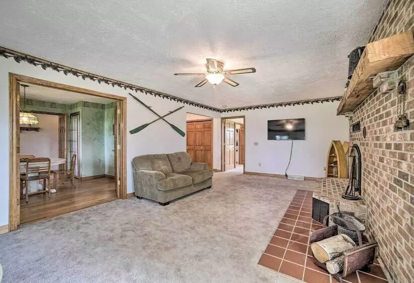 Family Friendly Retreat On Long Noble Lake!