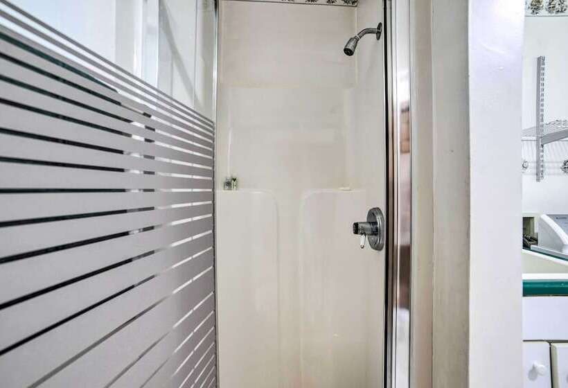 Family Friendly Retreat On Long Noble Lake!