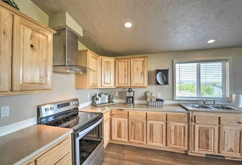 Griffel River Ranch W/ Views An Anglers Dream!