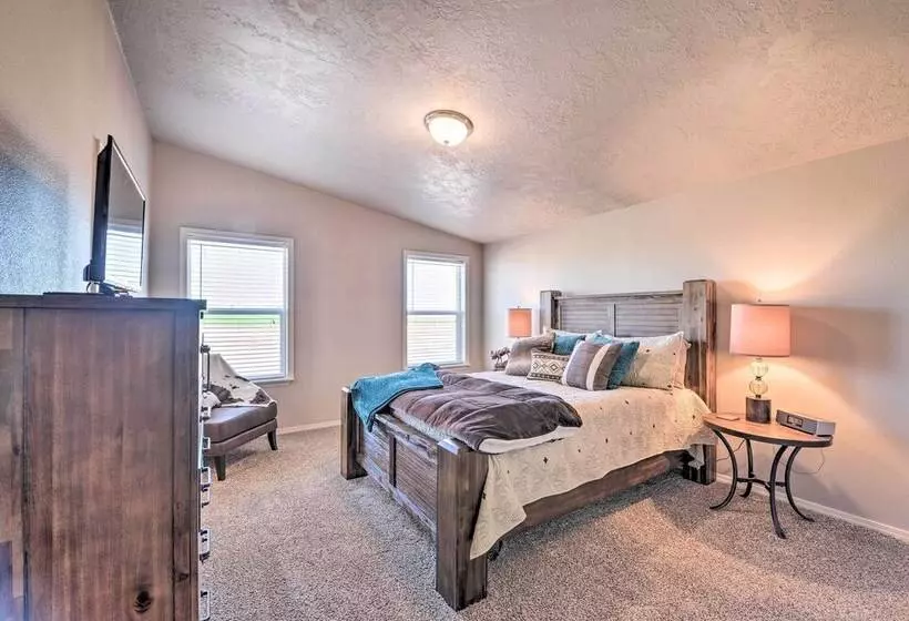 Griffel River Ranch W/ Views   An Anglers Dream!