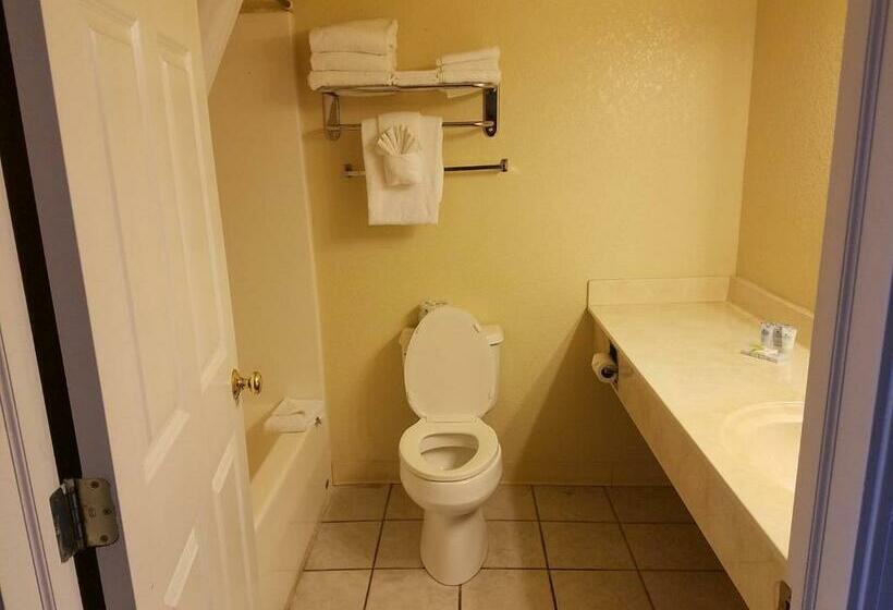 Blue Water Beachfront Hotel & Waterpark