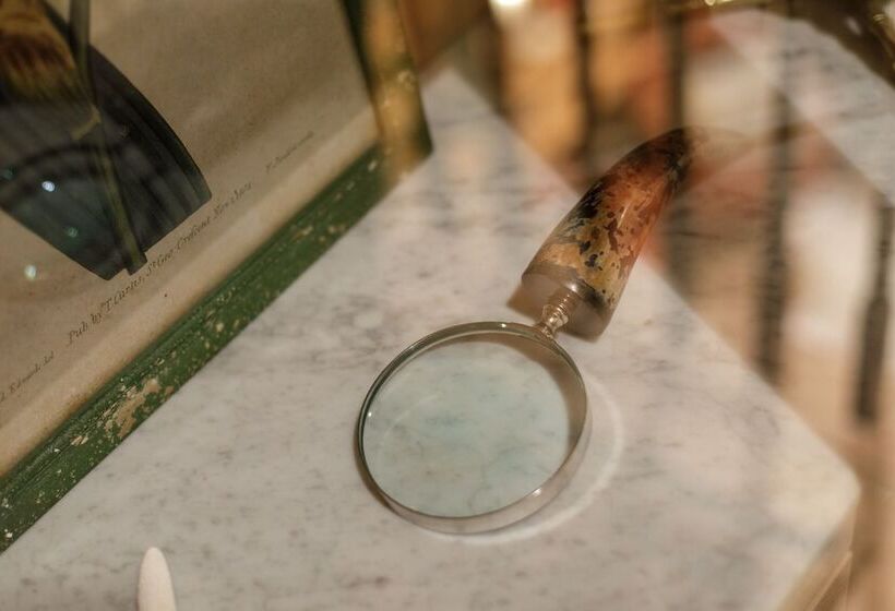 هتل Lily Hall A Boutique