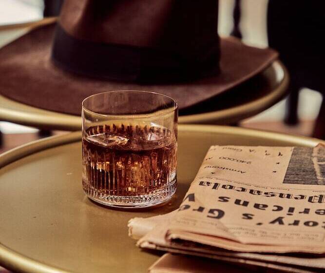 هتل Lily Hall A Boutique