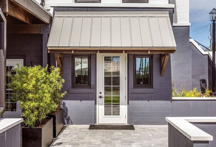 هتل Lily Hall A Boutique