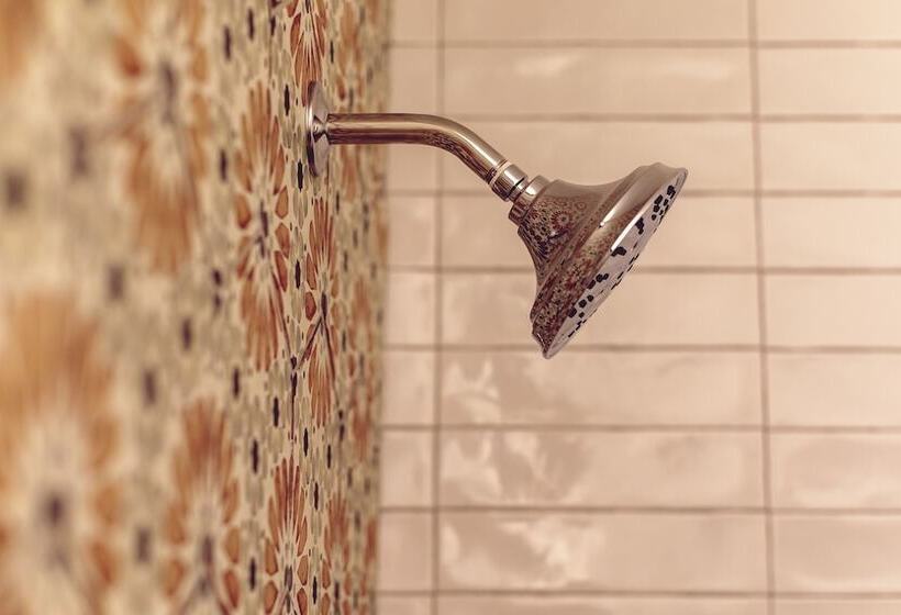 هتل Lily Hall A Boutique