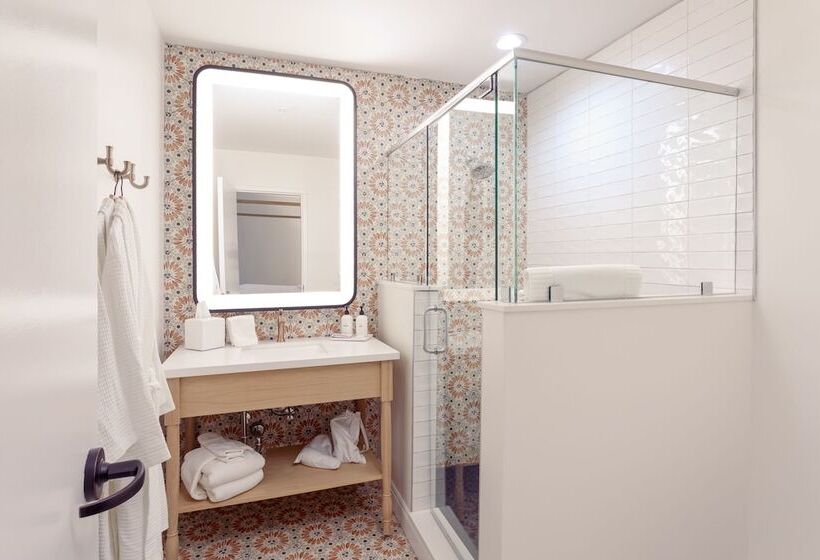 هتل Lily Hall A Boutique