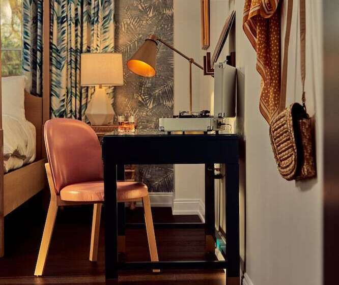 هتل Lily Hall A Boutique