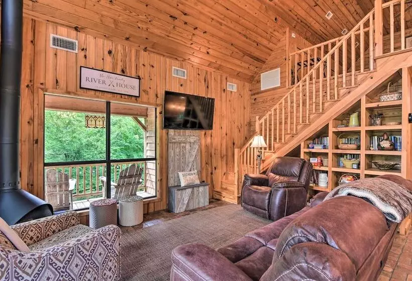 Riverfront Cabin W/ Outdoor Oasis In Seminary!