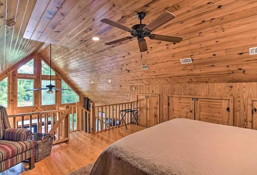 Riverfront Cabin W/ Outdoor Oasis In Seminary!