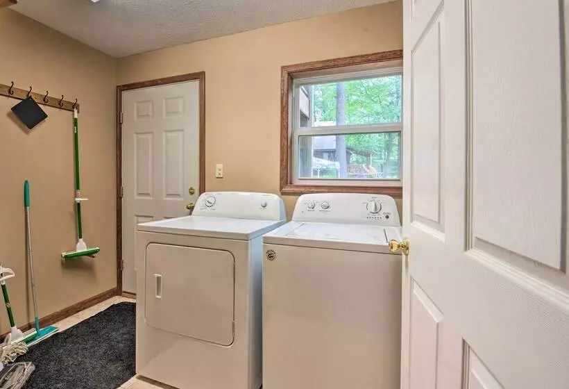 2 Mi To Lake Harmony: Gem W/ Game Room & Deck