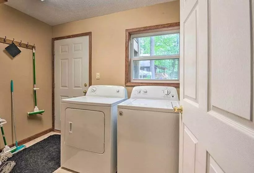 2 Mi To Lake Harmony: Gem W/ Game Room & Deck