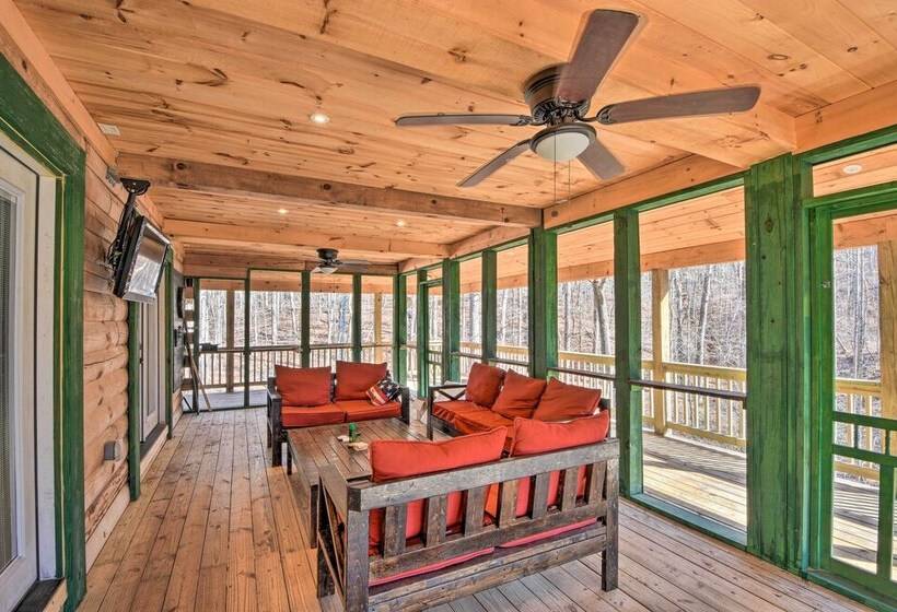 Lake Hartwell Area Cabin W/ Community Pool Access!